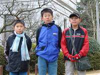 �����䗅�{�̕󕨊ق̑O�ŁB