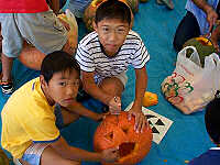 �n���E�B���̂������J�{�`������郄�X�i�����j