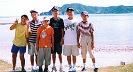 �z�e���̑O�̕l��